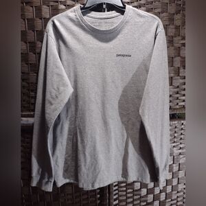 Patagonia Men's Size M Long-Sleeved Responsibili-Tee in gray heather. 